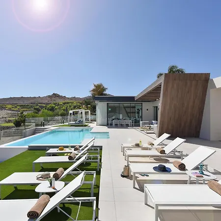Salobre Terraza Uno Luxury Retreat In Gran Canaria Private Outdoor Pool Bbq Facilities Shaded Outdoor Dining Area Salobre Golf Βίλα *