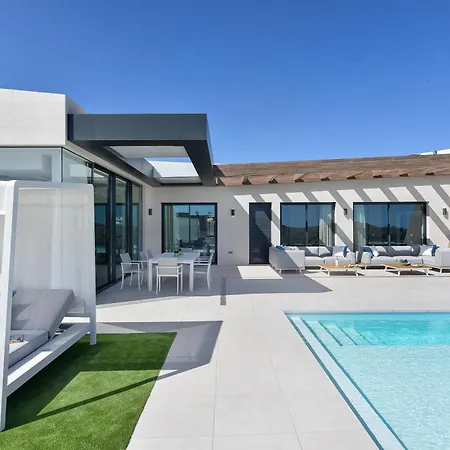 Salobre Terraza Uno Luxury Retreat In Gran Canaria Private Outdoor Pool Bbq Facilities Shaded Outdoor Dining Area Salobre Golf Βίλα *